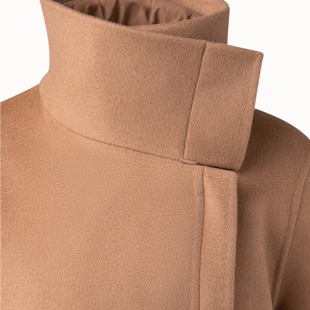 $5990 Akris
Camelhair Double-Face Double-Layer Parka
FENIX Size 10 - Picture 8 of 14